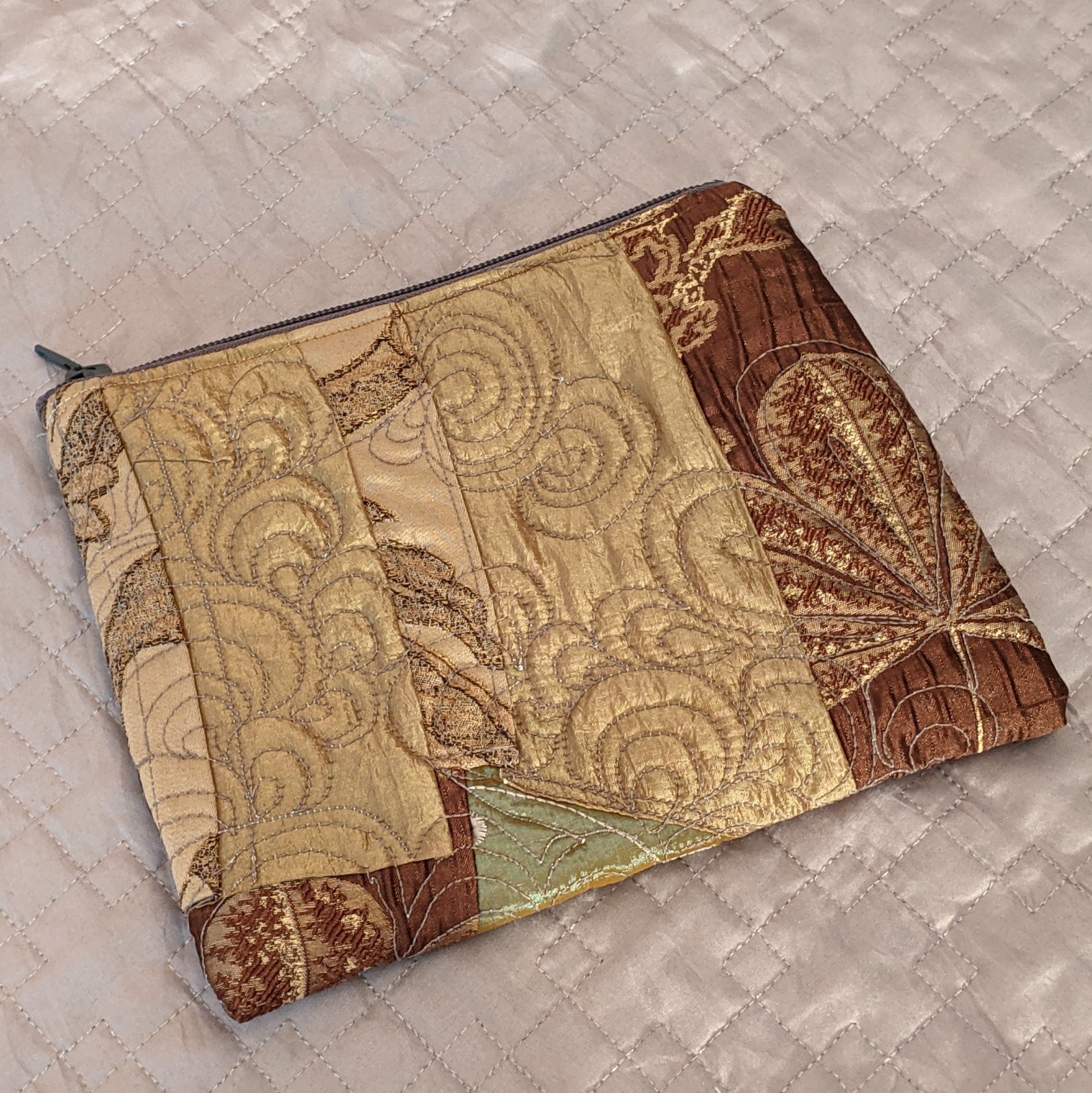 Bag: Hand bag quilted and embroidered - Image 5