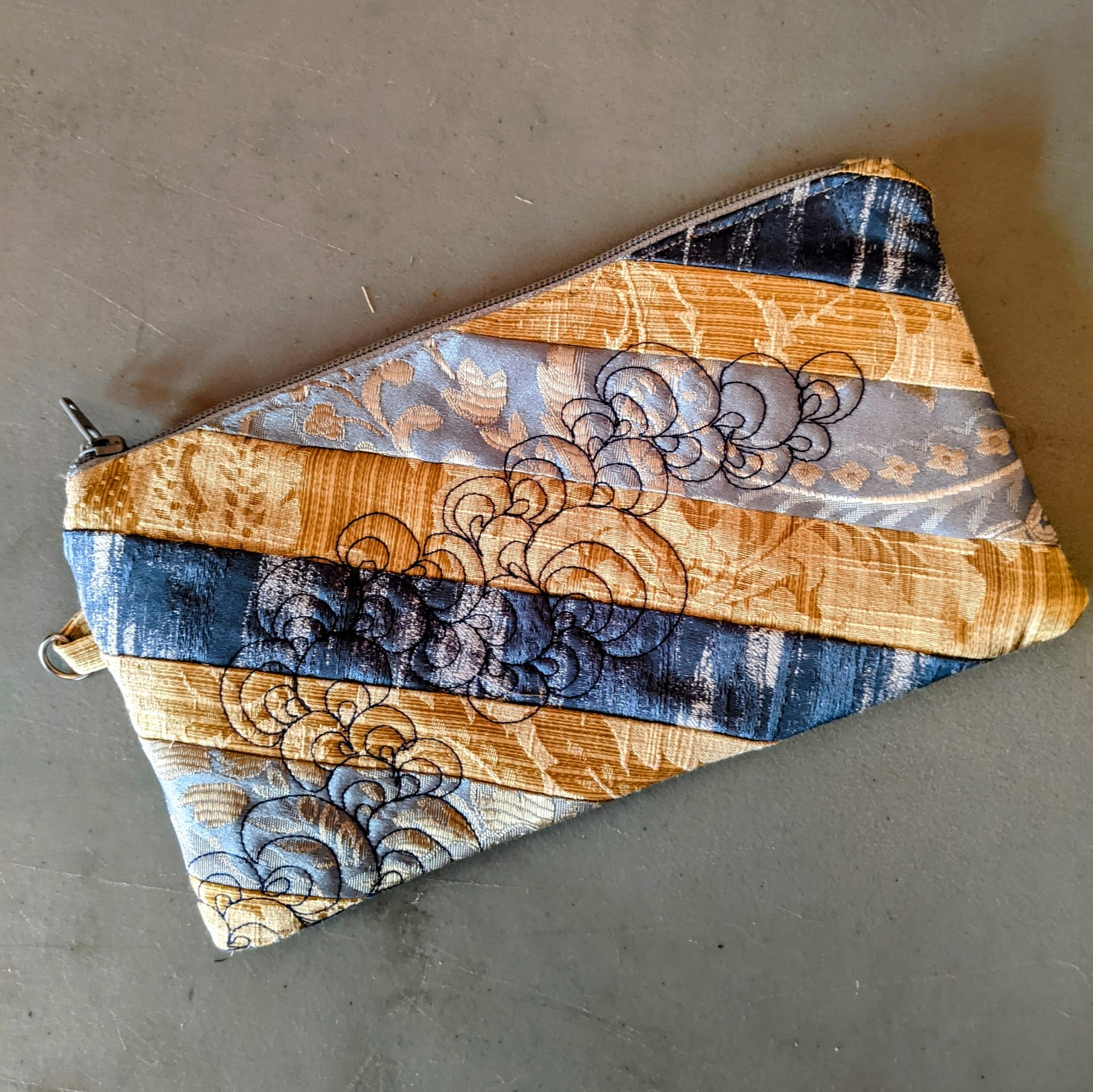 Bag: Hand bag quilted and embroidered - Image 9