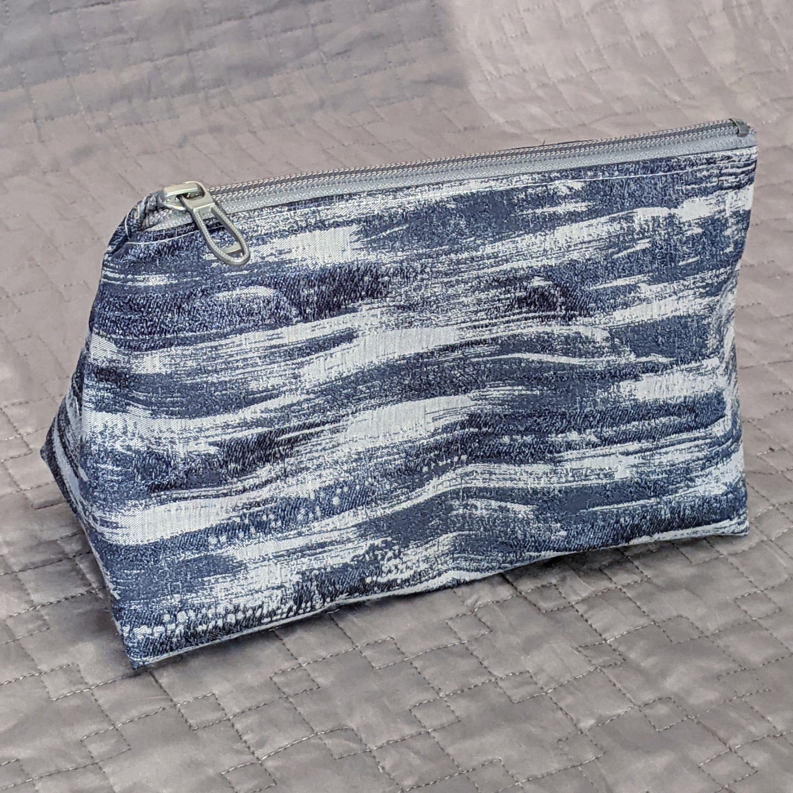 Bag: Make-up bag - Image 7