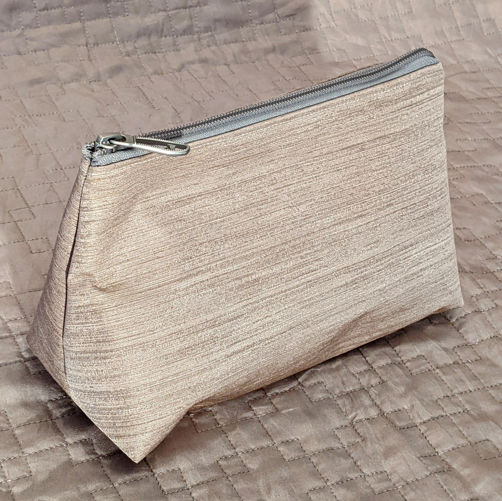 Bag: Make-up bag