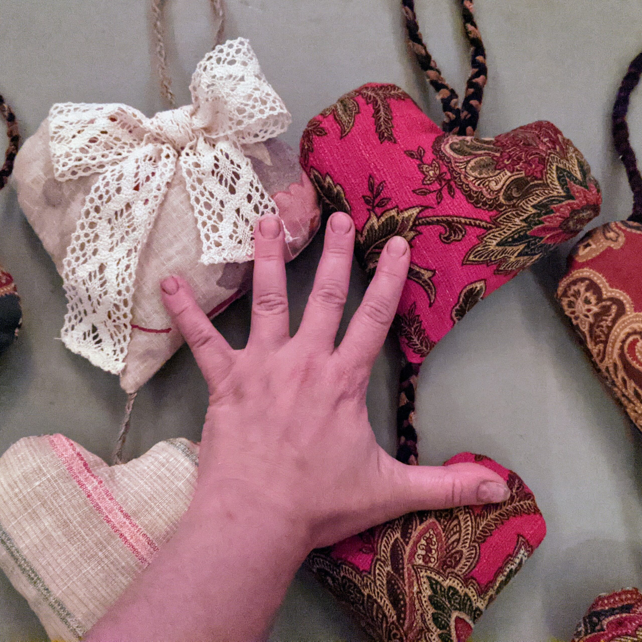 Hearts, hanging - Image 18