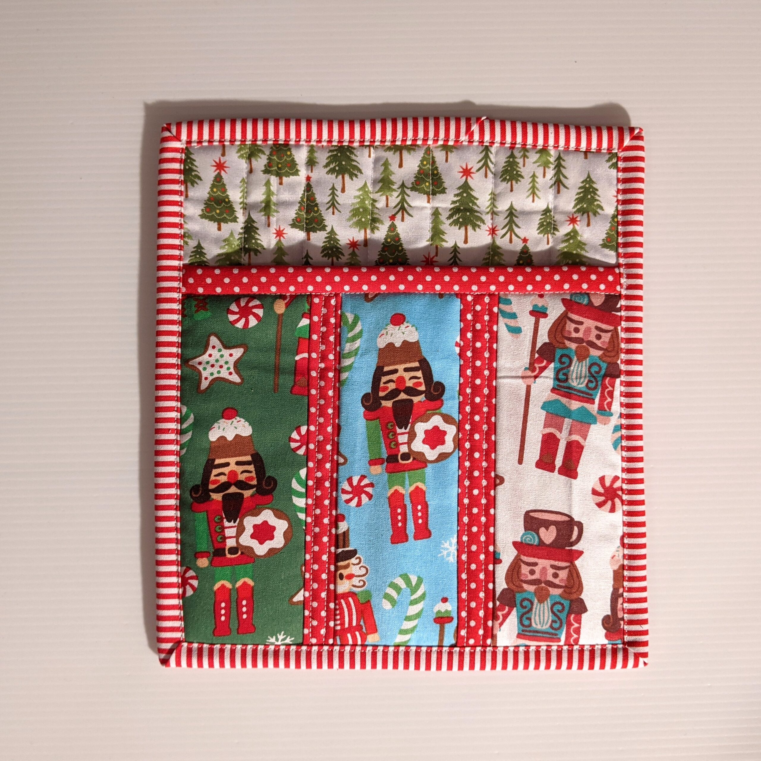 Quilted pocket pot holder