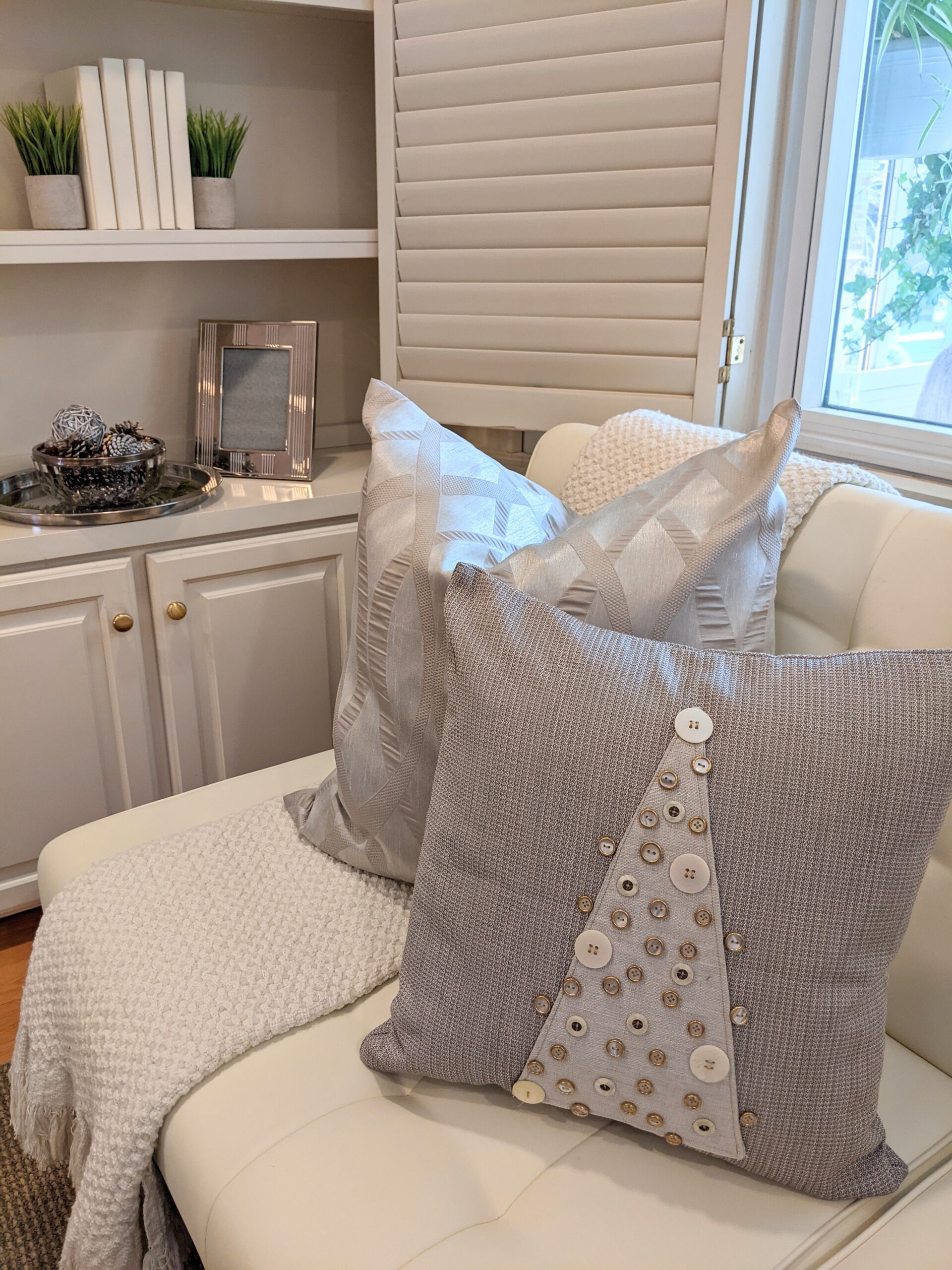 Cushion: Holiday tree with buttons cushion PAIR - Image 2