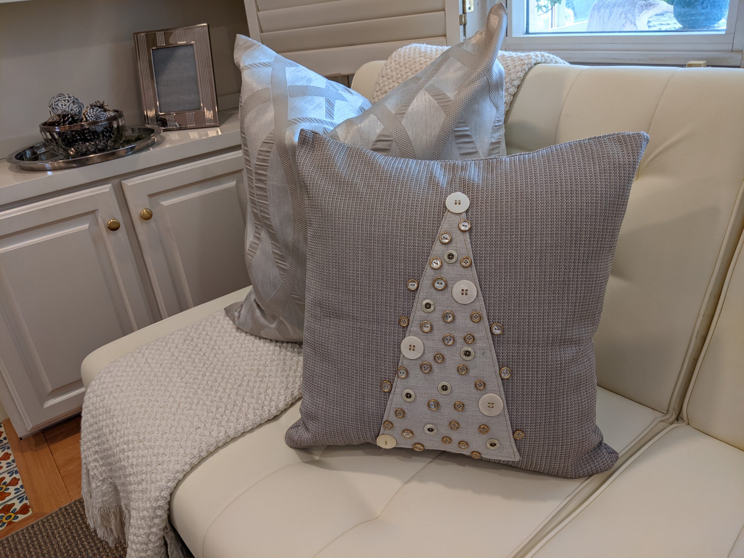 Cushion: Holiday tree with buttons cushion PAIR - Image 4