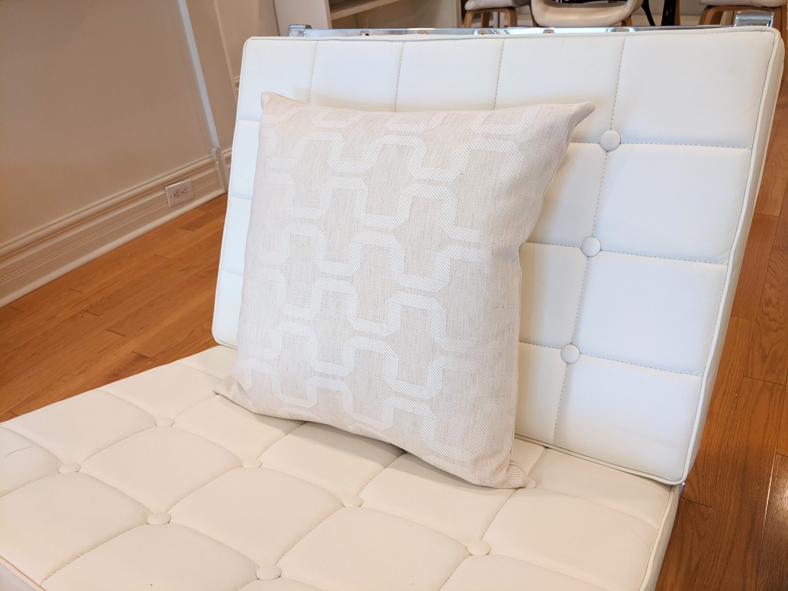 Cushion: cream linen look with geometric pattern, single - Image 2