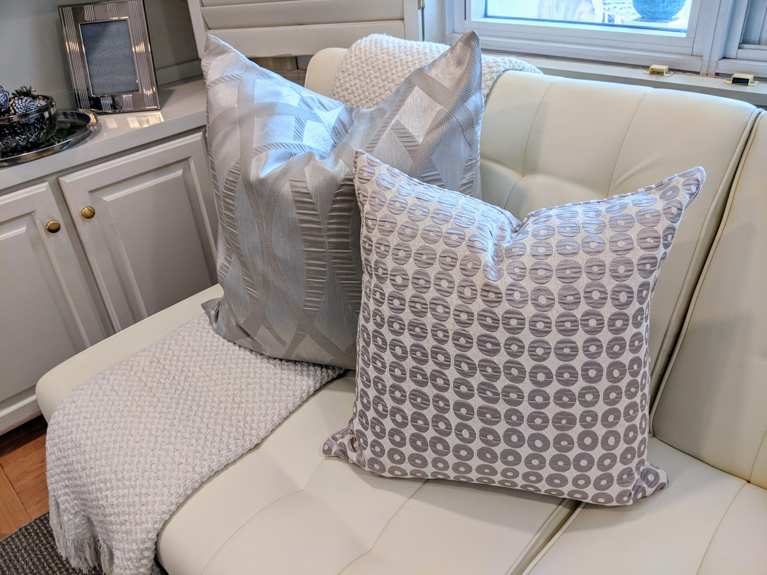 Cushion: circles cream and grey, single - Image 2