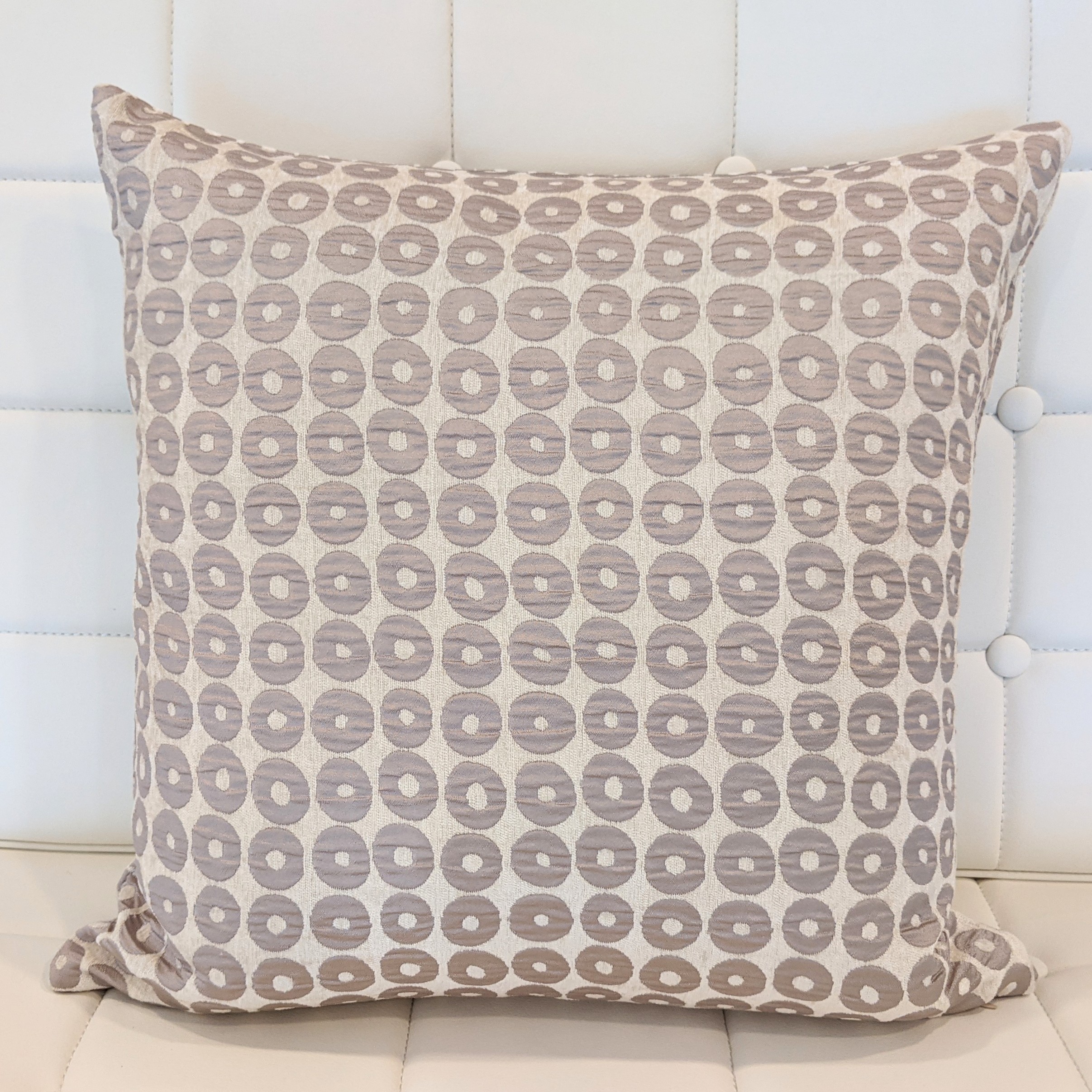 Cushion: circles cream and grey, single
