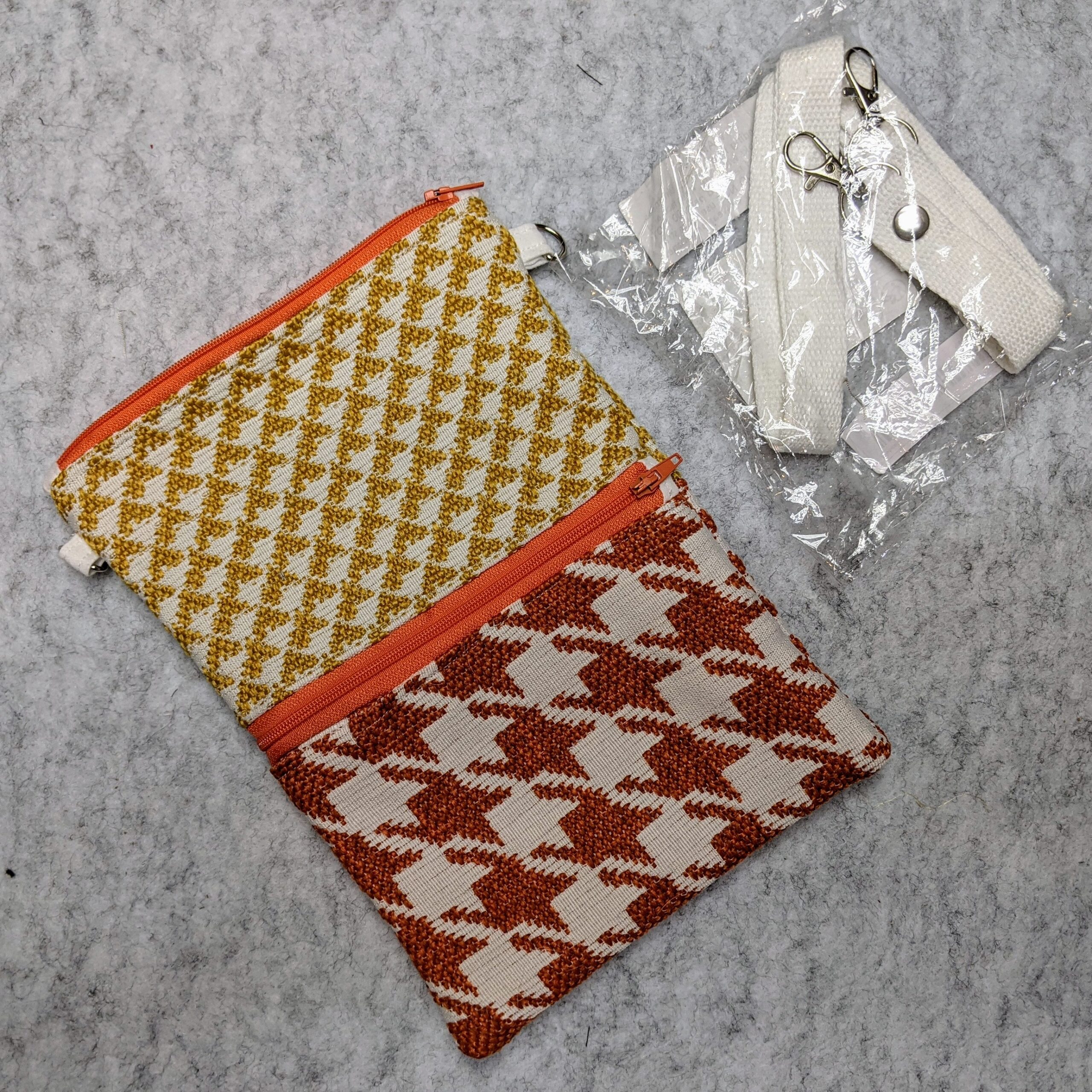 Bag: cross body cell phone bag - Image 23