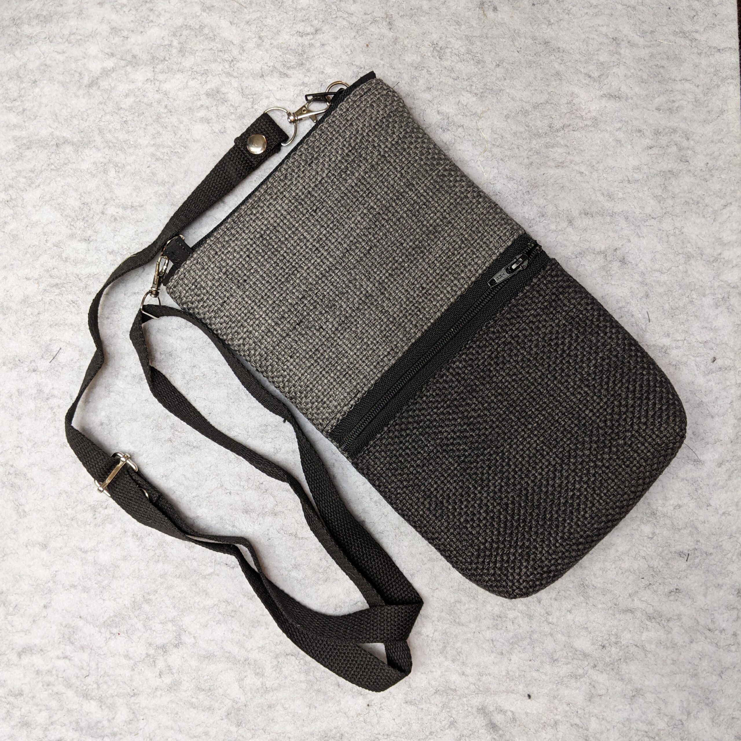 Bag: cross body cell phone bag - Image 27