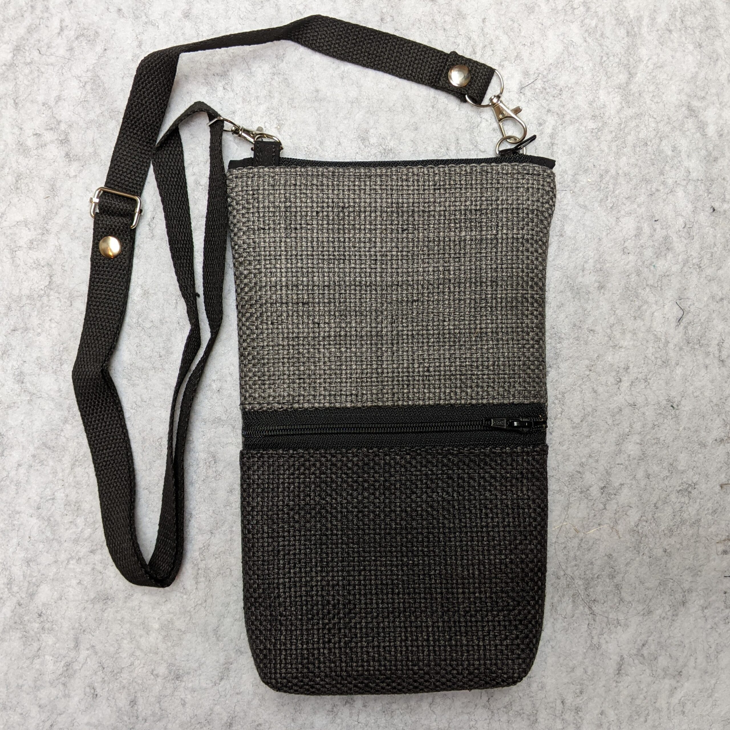 Bag: cross body cell phone bag - Image 28