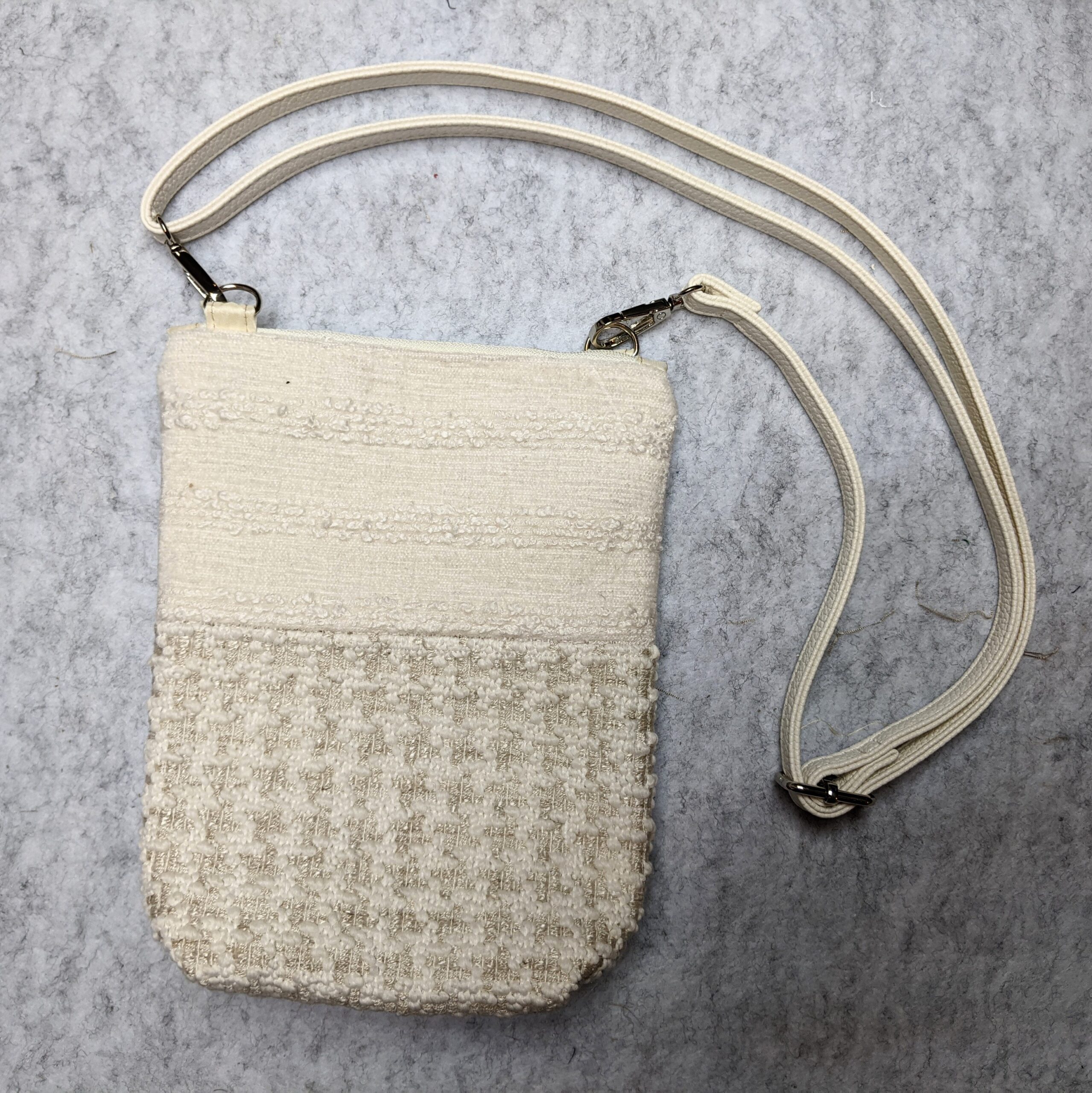 Bag: cross body cell phone bag - Image 8